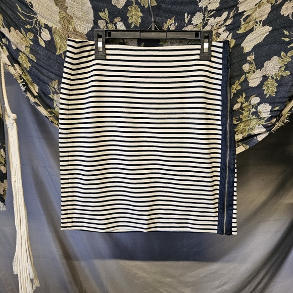 Madewell Dresses & Skirts - NEW Madewell Navy and White Vertical Stripe Skirt size Medium